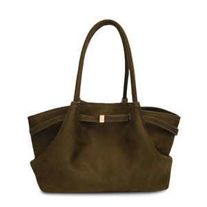 Sac à main tendance pour femme en PU souple 2025, capacité de 1 à 1,9 L, fermeture éclair, imperméable, sac fourre-tout simple, bandoulière chaîne - Product Image 1