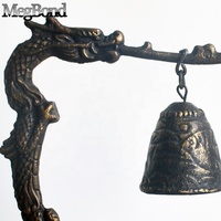 En fonte Chinoise dragon design table cloche en or antique couleur