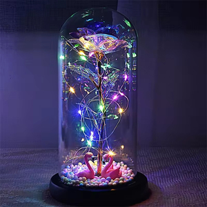 Lampe romantique en forme de rose dorée artificielle sous cloche en verre avec guirlande lumineuse LED féerique pour mariage, Saint-Valentin, cadeau et décoration - Product Image 1