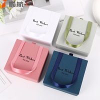 Nouvel emballage de bijoux 2026 avec insert en éponge, boîtes à bijoux personnalisées avec logo et poignée en ruban, emballage élégant pour boucles d'oreilles
