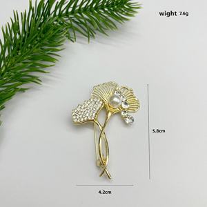 Pin de Solapa Creativo de Alta Gama con Diseño de Hoja de Ginkgo y Pedrería, Accesorio de Lujo para Camisas y Trajes - Product Image 5