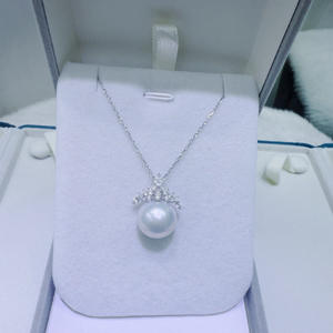 สร้อยคอมุกน้ำจืดธรรมชาติจูจี้ ขนาด 12-13 มม. แทบไร้ตำหนิ พร้อมสายสร้อยเงินแท้ ดีไซน์ราชินีน้ำแข็ง พร้อมจี้มุก - Product Image 3