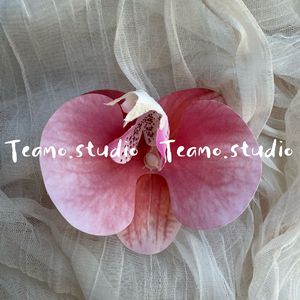 ดอกกล้วยไม้ฟาแลนนอปซิสประดิษฐ์ ของที่ระลึก พิมพ์ลาย 3 มิติ คุณภาพสูง ตกแต่งหัวดอกไม้ ฟูโรชิกิ สวยงาม สำหรับวันแม่ - Product Image 6