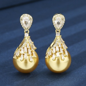 Juego de Joyería de Alta Gama Ecológico con Borlas Chapadas en Oro y Cobre, Collar y Aretes con Perlas Doradas de 16-14MM para Mujer - Product Image 4