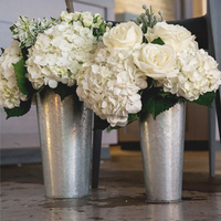 Vase Seau Vintage en Métal Galvanisé avec Poignée en Bois, Finition Zinc Brut, Seau en Fer pour Fleurs Séchées et Fraîches, Décoration Maison et Mariage