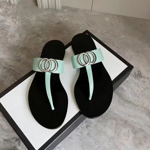 Nouvelles Chaussures de Luxe Designer 2025 pour Femme – Sandales Décontractées d'Extérieur, Tongs et Mules Plates en Cuir PU à Bout Ouvert - Product Image 1