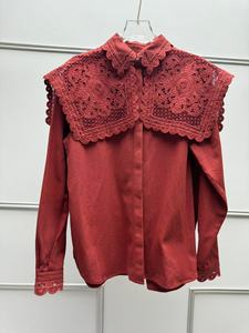 Blusa de Mujer Vintage con Cuello de Muñeca con Volantes de Encaje, Bordado Intenso y Botones, Manga Larga - Product Image 5