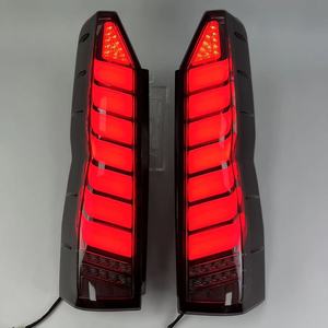 Feux arrière de voiture DK Motion, dernière génération, pour Toyota HIACE série 300, 2009-2022, LED, avec <span class=keywords><strong>film</strong></span> de réflexion réel et homologation Emark. - Product Image 1