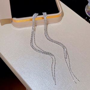 Boucles d'oreilles pendantes de luxe plaquées or avec diamants incrustés pour femme, bijoux de soirée - Product Image 1