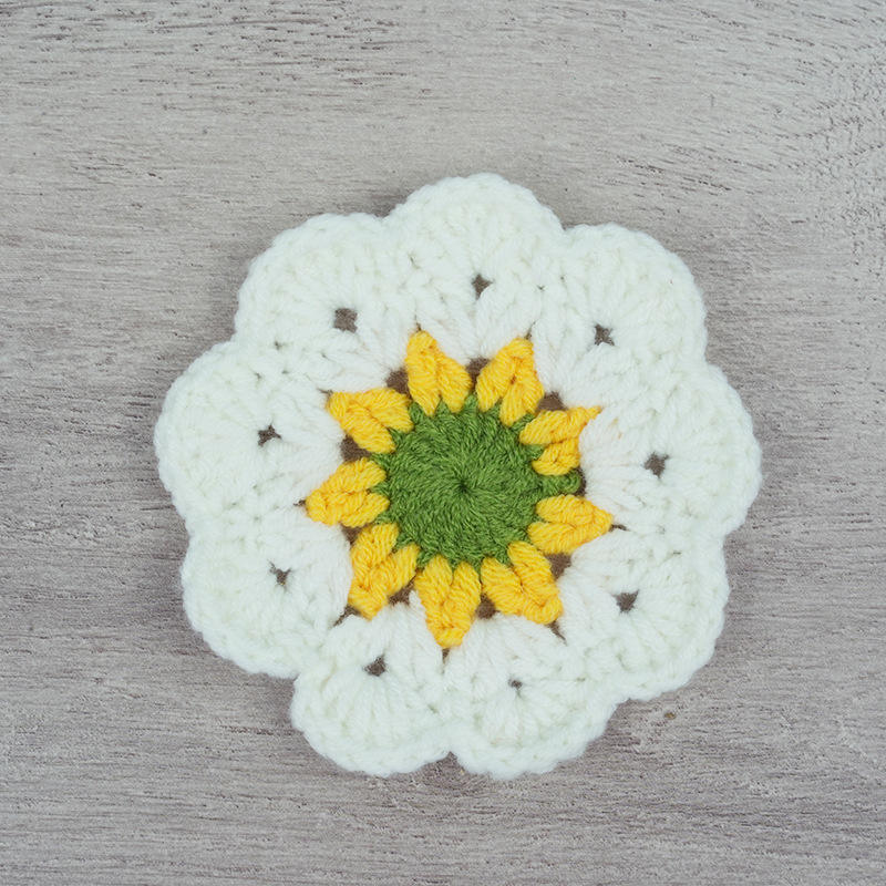 small daisy  white