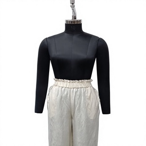 Combinaison élégante pour femme en satin noir à manches longues avec pantalon crayon taille haute, longueur intégrale, pour l'automne - Product Image 1