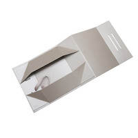 Boîte magnétique personnalisée pour bouteille de vin d'alcool Nouvelle mallette cadeau pour bébé laiteux Forme de livre Fabriquée en matériaux recyclés Doublure en éponge
