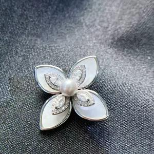 Broche Fleur en Zircon Doux, Épingle de Poitrine Beimu, Mode Française Simple, Tentation Haut de Gamme, Accessoires Féminins de Niche - Product Image 2