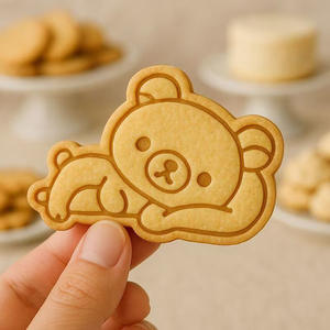 Emporte-pièces fantaisistes en forme d'ours dansants pour créer des modèles de biscuits ludiques et dynamiques - Product Image 1