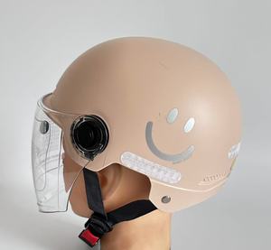 Nouveau <span class=keywords><strong>casque</strong></span> rabattable en ABS avec motif visage souriant, visière transparente, <span class=keywords><strong>bande</strong></span> réfléchissante, doublure en pur coton pour les cyclistes de vélos électriques/cyclomoteurs - Product Image 4