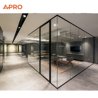 Cloison de studio en verre trempé sur mesure APRO Construction, cloison de bureau en verre avec bureau