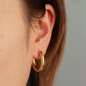 Fabricant de boucles d'oreilles créoles circulaires de 2,5 mm de plusieurs tailles, boucles d'oreilles géométriques rondes en acier inoxydable pour femmes - Product Image 4