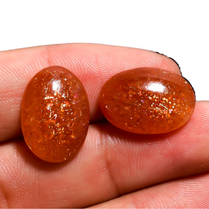 Prix de gros Pierre précieuse saphir/rubis naturel de laboratoire taille ovale 3mm, couleur bleu royal/rouge sang de pigeon avec effet de jeu de couleurs - Product Image 1