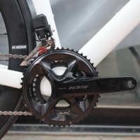 Vélo de route en carbone T800 EPS avec groupe électronique Ultegra Di2, freins à disque hydrauliques et roues en carbone de 50 mm 35