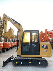 รถขุดตีนตะขาบมือสอง Caterpillar CAT 306 6 ตัน นำเข้าจากญี่ปุ่น พร้อมห้องโดยสาร ใบมีดดันดิน เหมาะสำหรับงานฟาร์มและไซต์ก่อสร้าง - Product Image 1