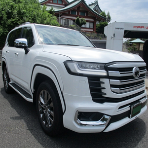 รถ SUV ปี 2020 พวงมาลัยซ้าย ขับเคลื่อนสี่ล้อ ภายในสีเข้ม หุ้มหนัง พร้อมหลังคาซันรูฟแบบพาโนรามา และเกียร์อัตโนมัติ - Product Image 1