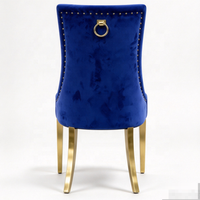 Fauteuil d'appoint en velours bleu roi capitonné avec accents en acier inoxydable doré pour mariage