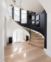Escalier en colimaçon moderne en bois massif avec marches en bois, structure en acier sur mesure, gain de place, escalier en spirale de luxe pour villa