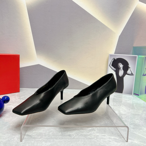 Zapatos de Tacón de Aguja con Punta Cuadrada Atemporales, con Parte Superior de Cuero Genuino y Cierre de Hebilla para Mujer, Valentinos - Product Image 1