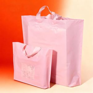 Bolsa de Compras de Plástico LDPE Rosa Mate con Asa de Lazo Suave, Impresión Personalizada, para Boutique de Ropa y Empaque de Regalos - Product Image 2