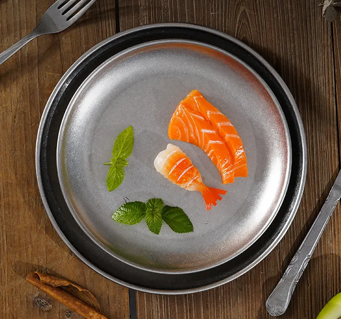 اليابانية خمر ريترو جولة طبق عشاء الفولاذ المقاوم للصدأ طبق الصناعية نمط الغربي أدوات المائدة للفندق مطعم العرض