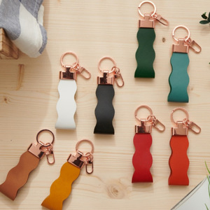 Creative car keychain pendant promotional gift, logo can be added, <b>leather</b> Korean style simple <b>key</b> <b>chain</b> bag charm - Product Image 1