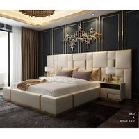 Lit double haut de gamme C2039 avec grande tête de lit, cadre de lit king size italien contemporain et luxueux, rembourré