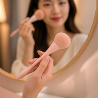 Pinceau à poudre professionnel Iriswigs extra large en poils synthétiques, super doux et moelleux, pour le maquillage du visage, la poudre libre, le blush, le bronzer et la fixation.
