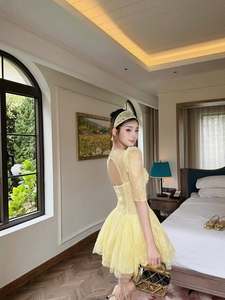 Robe de soirée mini à manches courtes et manches lanternes, personnalisable OEM/ODM, vente en gros, élégante, jaune clair, dentelle, perles, robe de fête numérique pour femme - Product Image 6