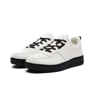 Baskets basses personnalisées pour hommes et femmes, en cuir, avec lacets, doublure en maille respirante recyclée, tendance mode durable, PU - Product Image 3