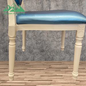 Chaises de banquet Wayon Premium style Chivari, revêtement en similicuir blanc, assise rembourrée pour une salle à manger élégante - Product Image 5