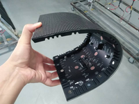 Module LED flexible d'intérieur P2.5, panneau d'affichage LED à pas fin, écran vidéo incurvé pour installation créative