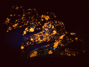 Crâne de corbeau en Yooperlite naturelle sculpté, pierre de guérison, décoration d'intérieur, artisanat Reiki, ornement d'Halloween, vente en gros - Product Image 5