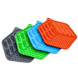 Comedero Lento de Silicona para Perros, con Forma de Pez, Impermeable, con Ventosa, Patrón Sólido, Tapete para Alimentación Lenta - Product Image 1