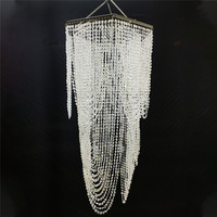 Lustre suspendu en acrylique irisé de luxe avec perles pour la décoration de plafond de salle de mariage, d'hôtel ou d'événement