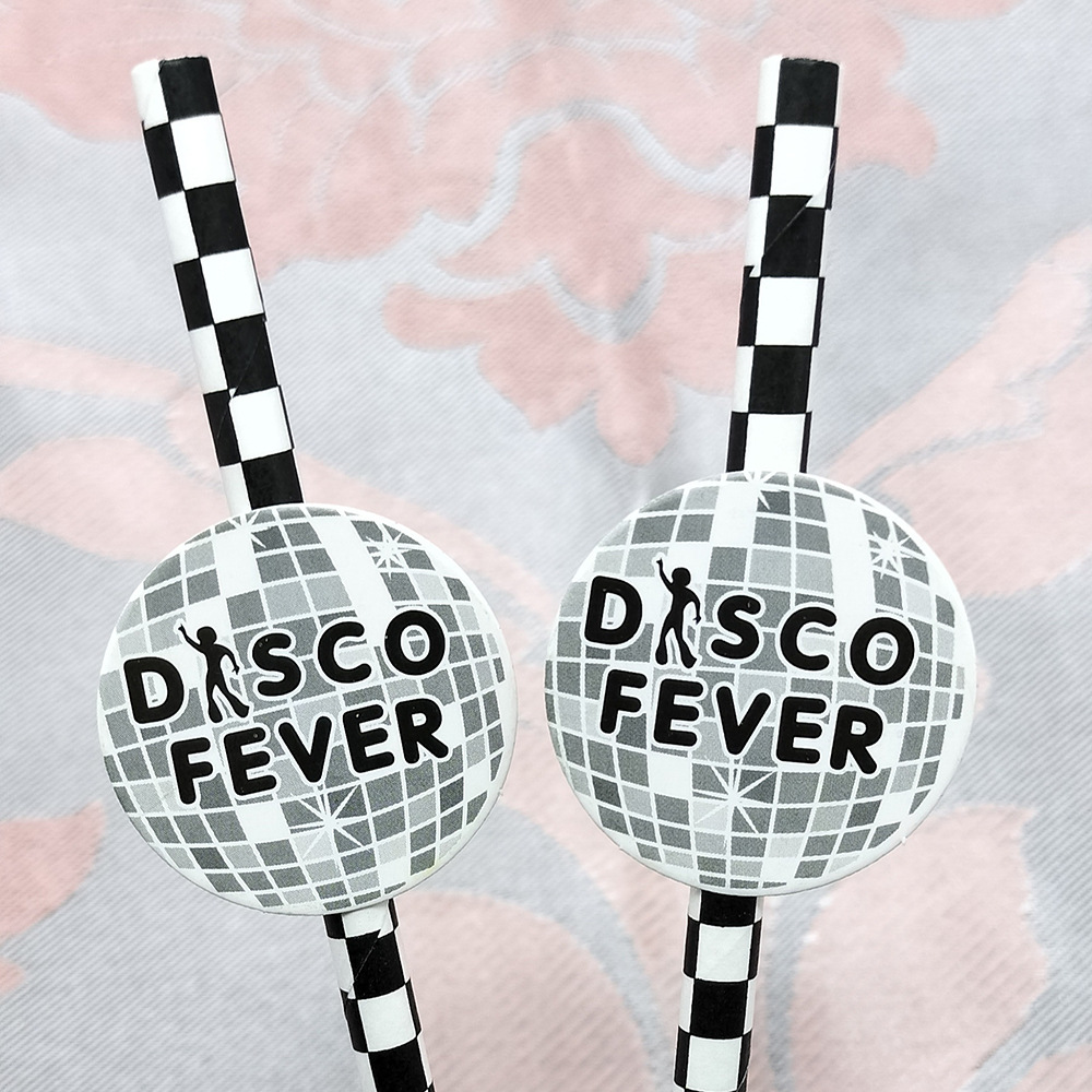 Pajitas de papel con diseño de celosía en blanco y negro estilo disco.