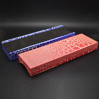 Gabarit de pose de chevilles en bois massif à rayures rouges et bleues, outil de luthier pour l'installation et le remplacement des chevilles de guitare et de basse