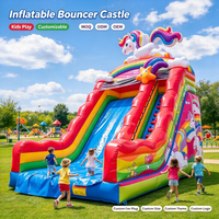 Château gonflable commercial avec toboggan pour enfants de maternelle, idéal pour les fêtes en extérieur dans le jardin