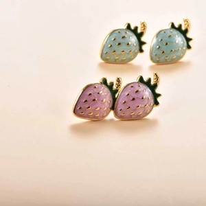 Boucles d'oreilles clous fraise émaillées colorées et mignonnes pour femmes, bijoux fantaisie plaqués or, cadeau idéal - Product Image 2