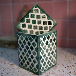 Bandeja Artesanal con Incrustaciones de Hueso y Motivos Florales para Minoristas Exclusivos de Decoración del Hogar - Product Image 1