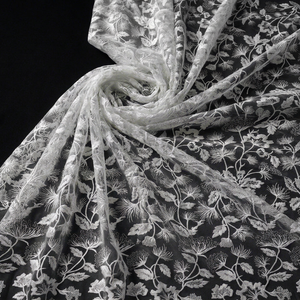 Tissu en dentelle jacquard floral brodé blanc, écologique, respirant, léger, pour robes de mariée et tenues de filles - Product Image 1