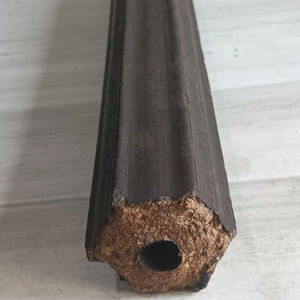 Las briquetas Pini Kay ofrecen calor limpio y duradero, hechas de aserrín puro, que ofrecen un combustible eficiente y ecológico para múltiples usos. - Product Image 1