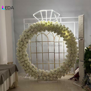 Arche de fleurs artificielles blanches LEDA pour mariage, décoration de luxe, toile de fond florale faite à la main pour demande en mariage et fête - Product Image 1