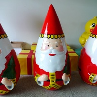 Tropfenförmige Glasfaser-Skulptur Lebendige Handbemalte FRP-Weihnachtsdekoration für Feiertagsausstellungen