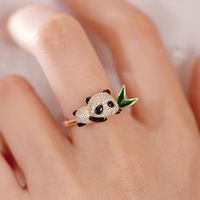 Bague ouverte en cuivre incrustée de zircon motif feuille de bambou et panda mignon – Cadeau exquis et délicat pour femme, accessoire chic pour le bureau
